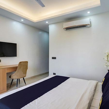 Hotel O Parkinn Gurgaon Bagian luar foto