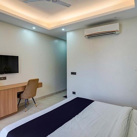 Hotel O Parkinn Gurgaon Bagian luar foto