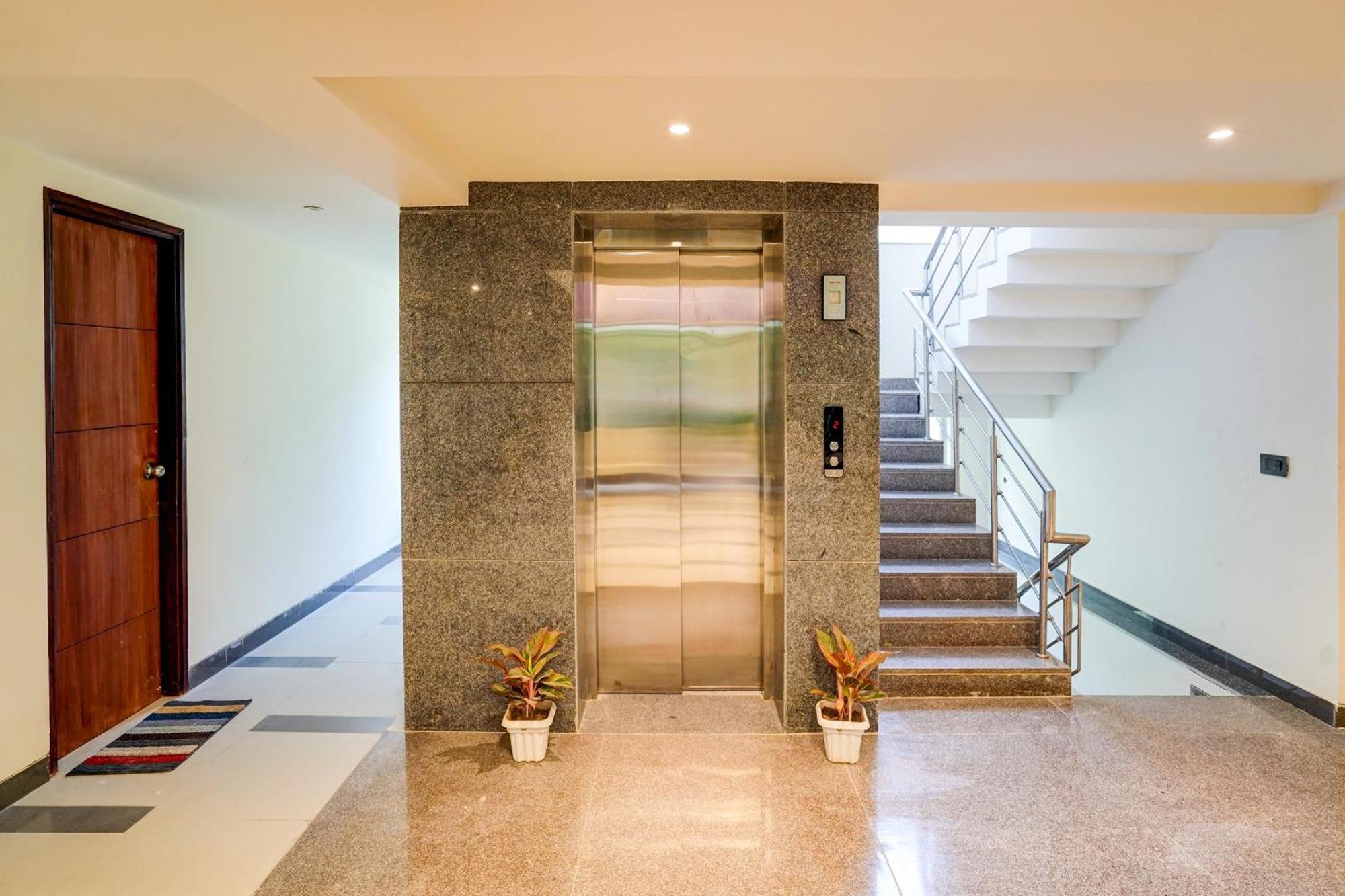 Hotel O Parkinn Gurgaon Bagian luar foto