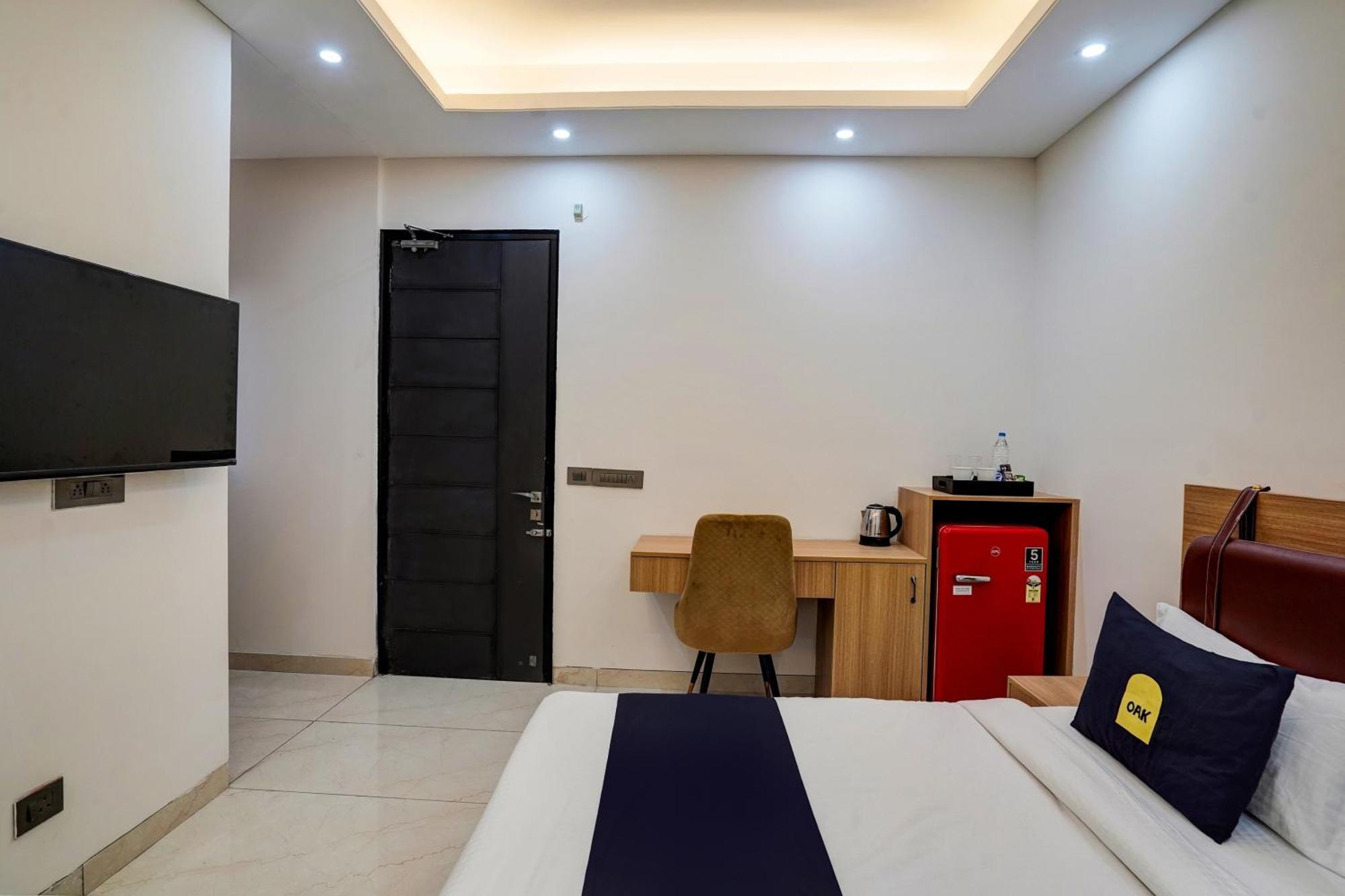 Hotel O Parkinn Gurgaon Bagian luar foto