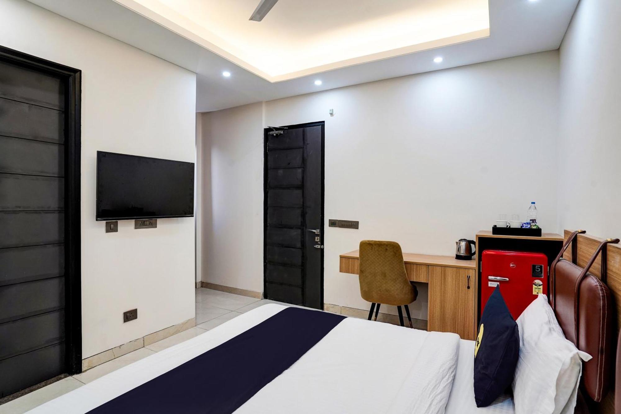 Hotel O Parkinn Gurgaon Bagian luar foto