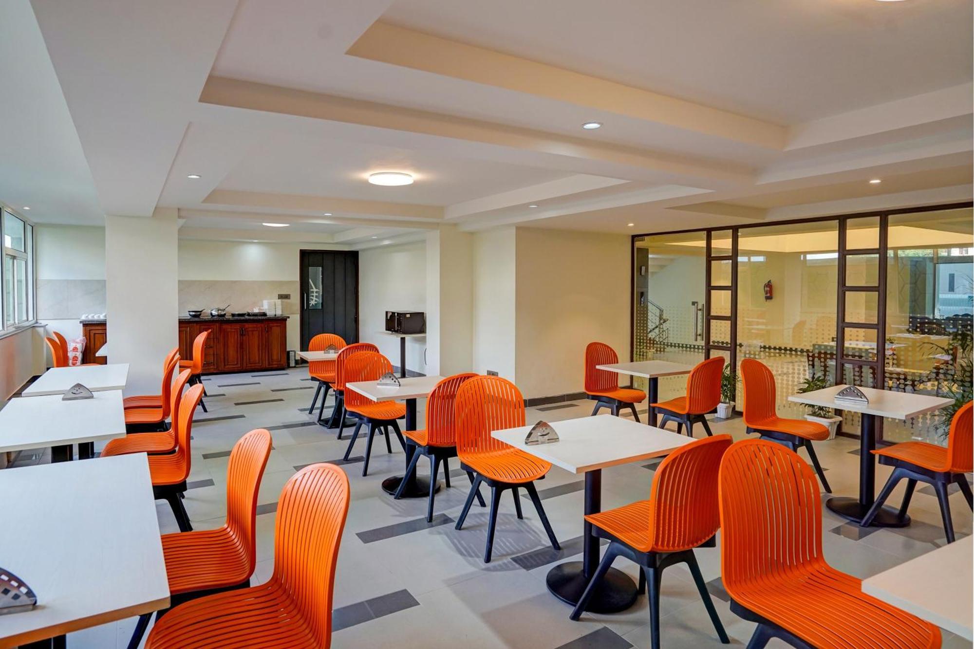 Hotel O Parkinn Gurgaon Bagian luar foto